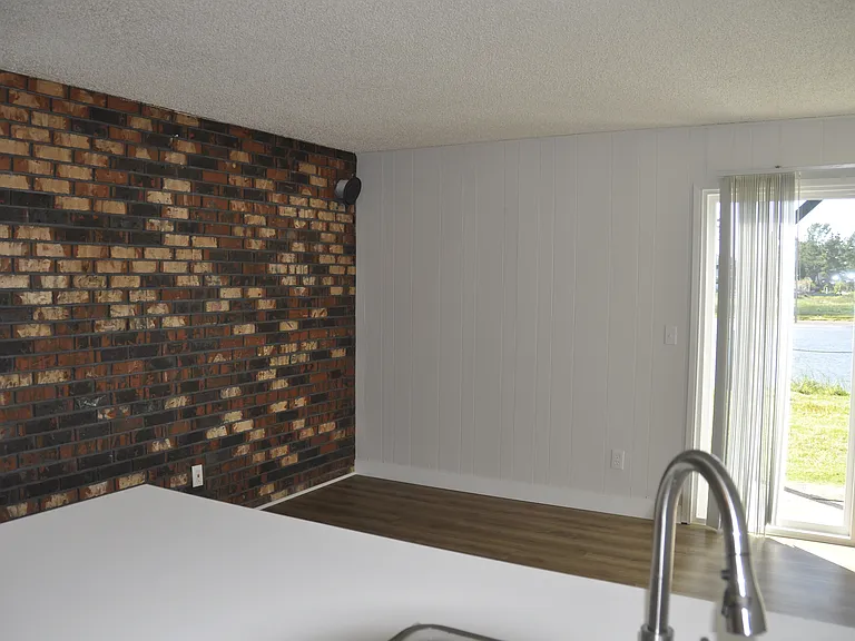 1322 N Holladay Dr — Photo 3