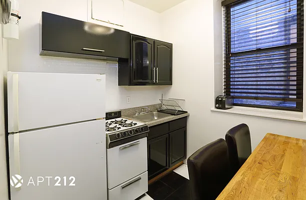 Rented by APT212 INC | media 6
