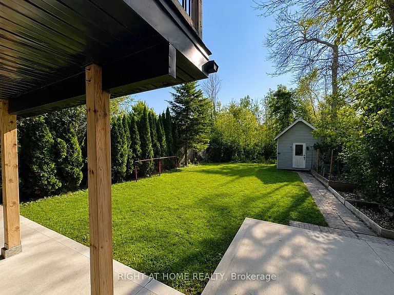 2610 Leonard St — Photo 28