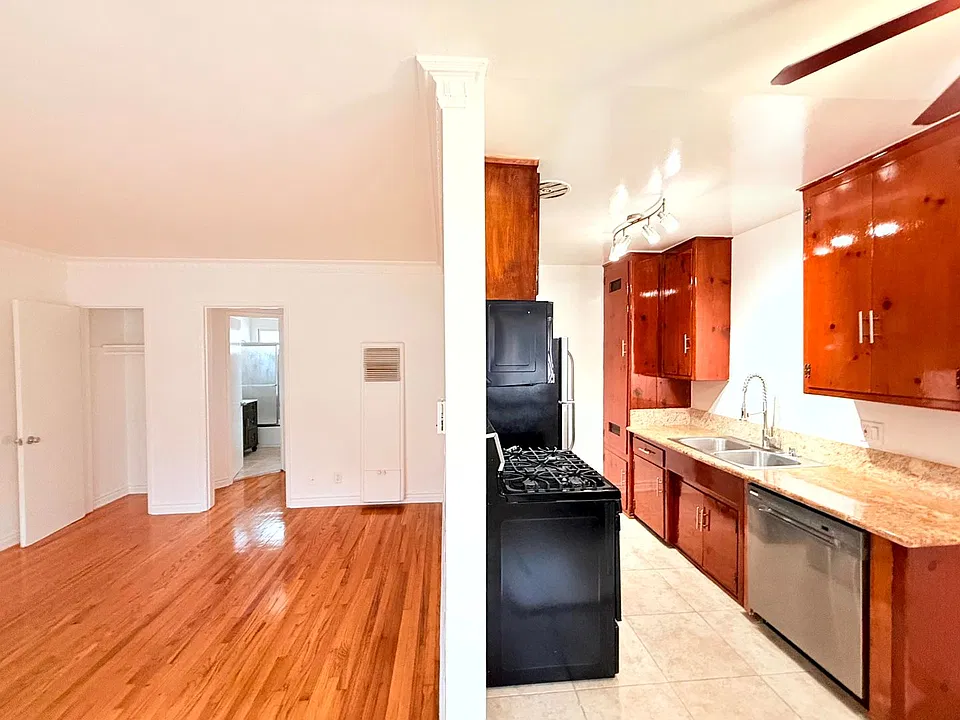 6543 La Mirada Avenue