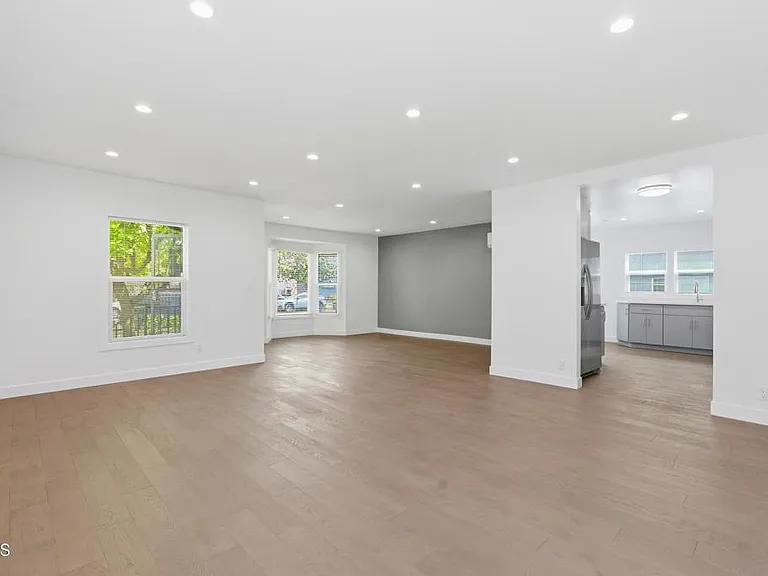 250 S Avenue 55 — Photo 10
