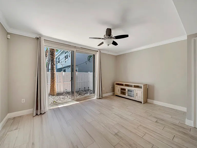 1012 E Jeffery St — Photo 10