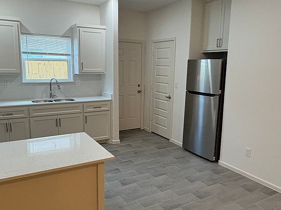 5th image of 2817 E Harrison Ave #4