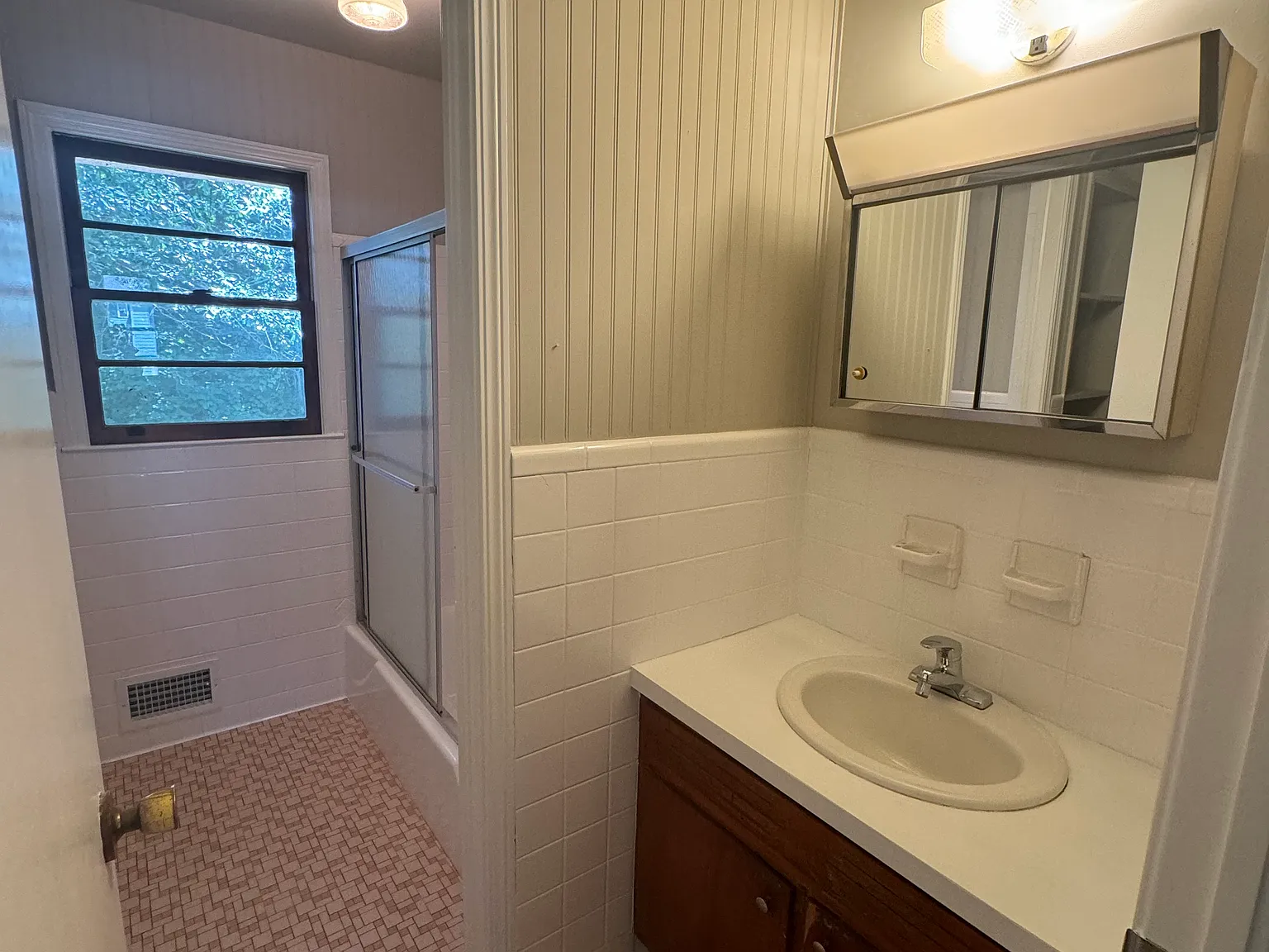 4 bed, 1.5 bath, 1400 sqft, $1,785 — Photo 4