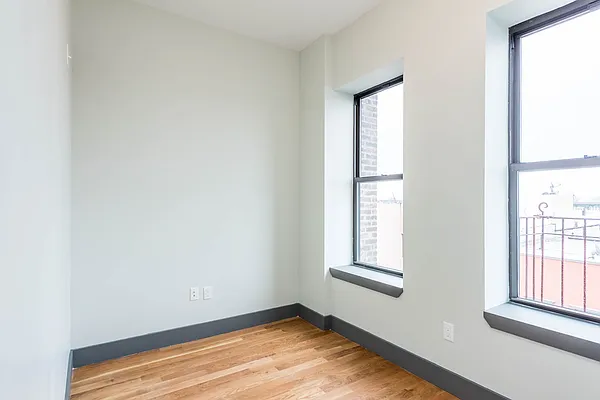 Rented by Nooklyn NYC LLC | media 52