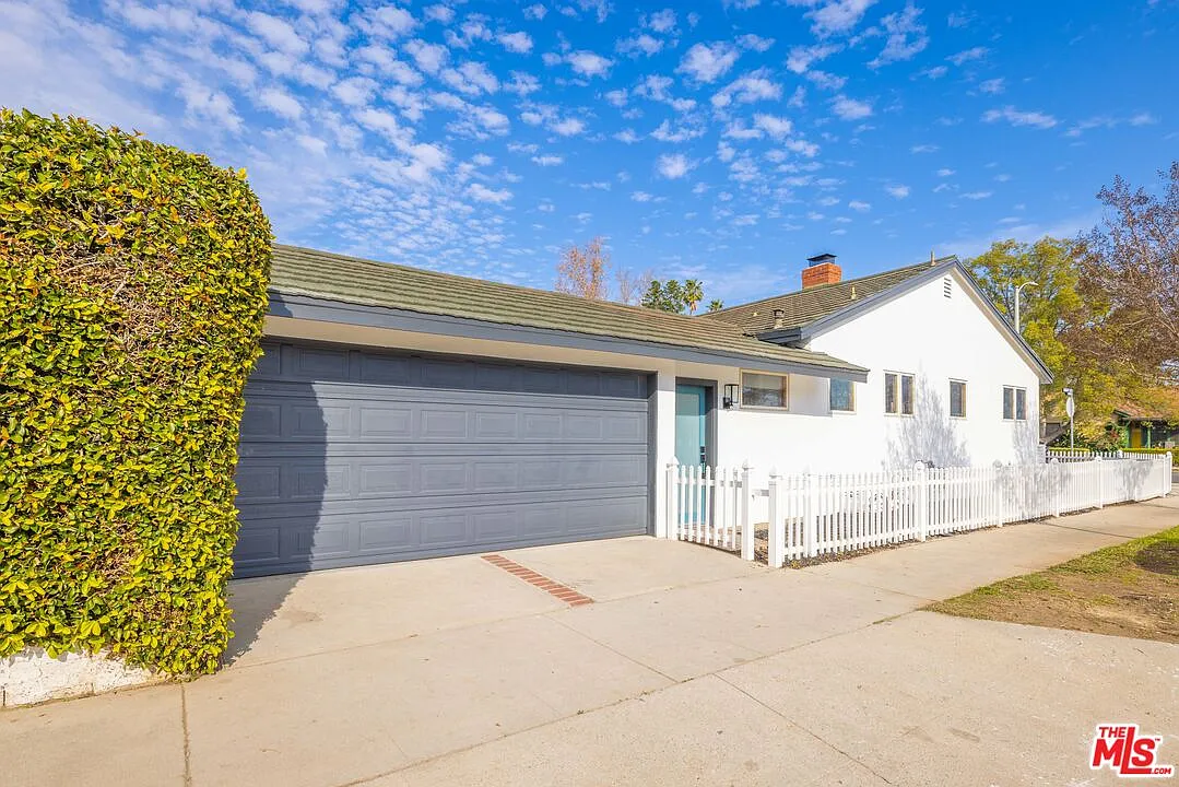 3 bed, 2.0 bath, 1780 sqft, $5,000 — Photo 2