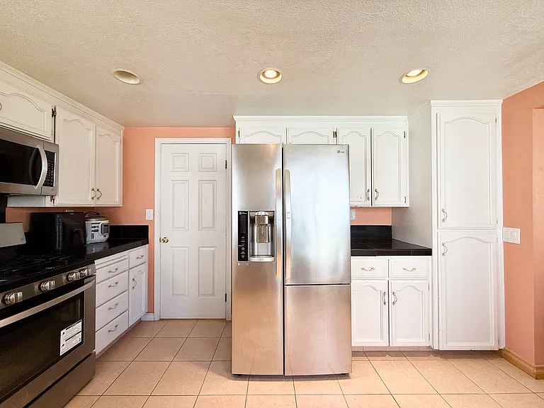2321 Farmcrest St — Photo 10