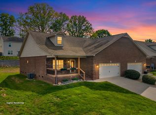 3022 Villas Creekside Dr, Dandridge, TN 37725