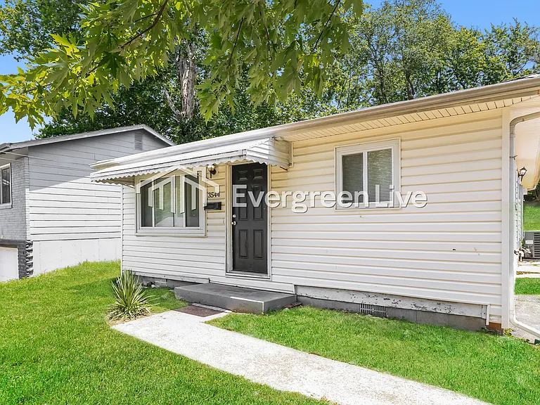3544 Adie Rd — Photo 2
