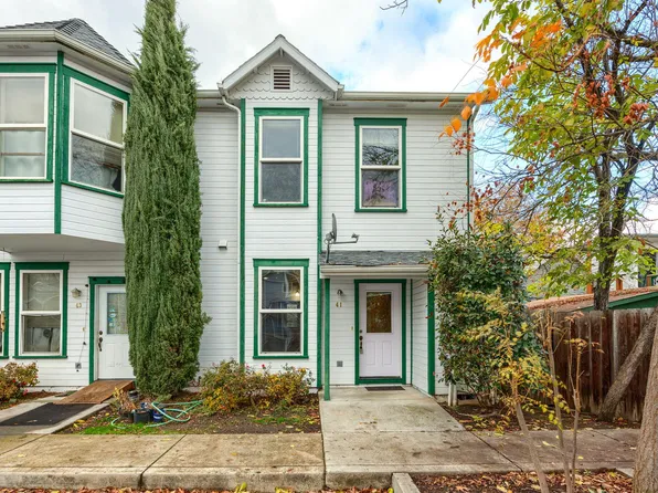 41 California St, Ashland, OR 97520