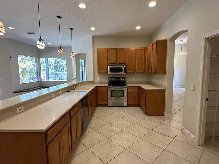 130 Oyster Pl — Photo 4