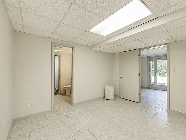 2340 Burch Cir — Photo 24