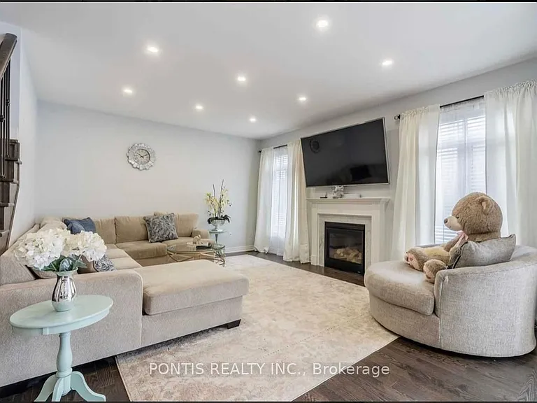 2318 Lozenby St — Photo 10