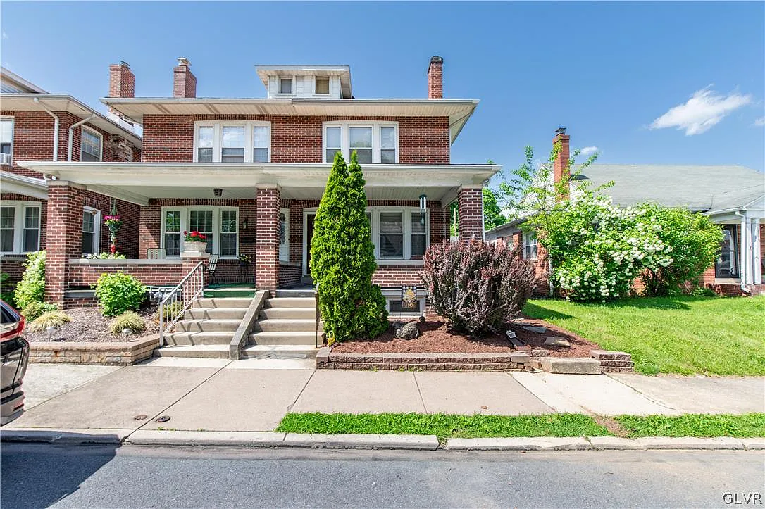 1823 W Woodlawn St photo 1