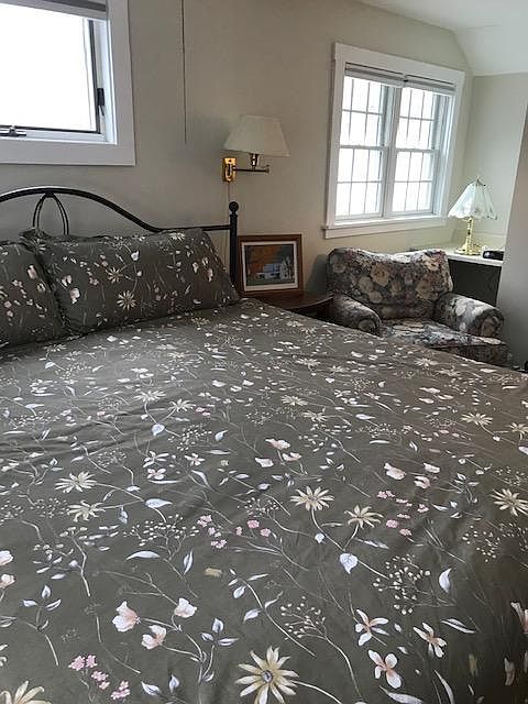 Upstairs bedroom- king