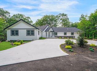 3 Seaward Ct, Cold Spring Harbor, NY 11724