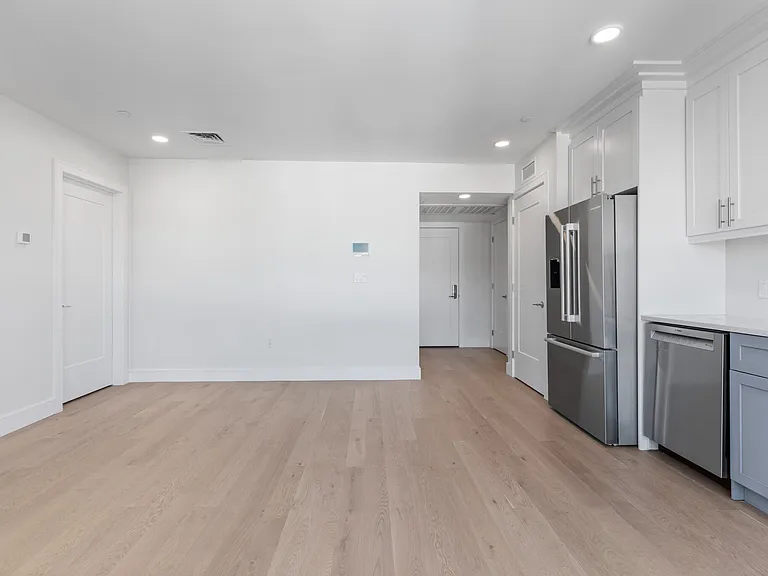 301 Border St #401 — Photo 14