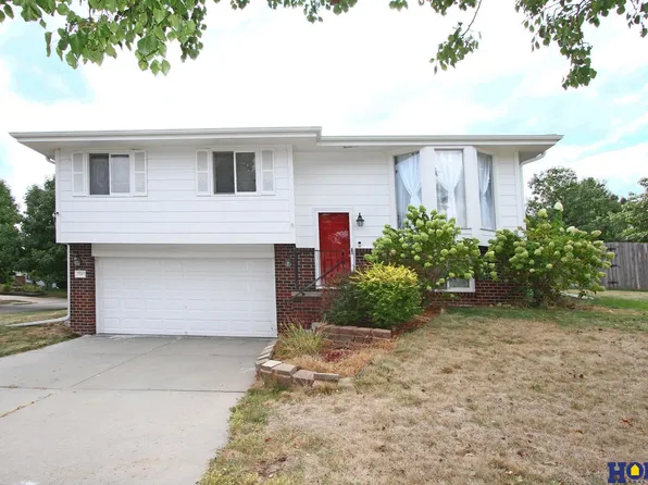 7947 Twin Oaks Rd, Lincoln, NE 68516