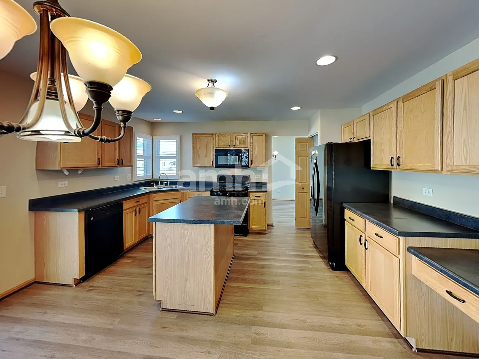 4 bed, 2.5 bath, 2162 sqft, $3,315 — Photo 4