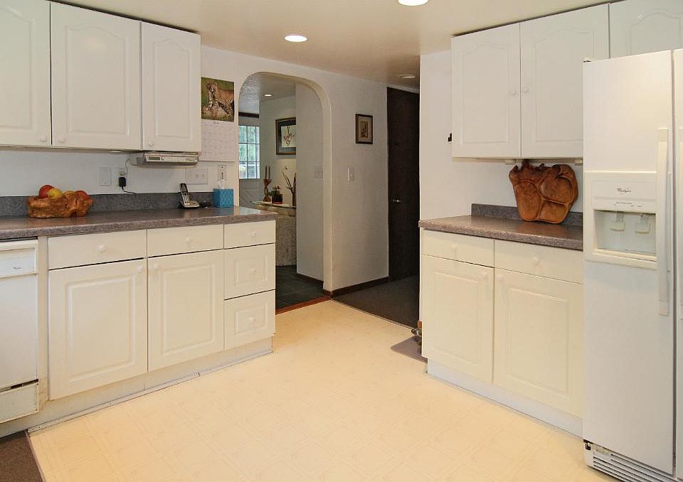 1st image of 467 Bear Ave N