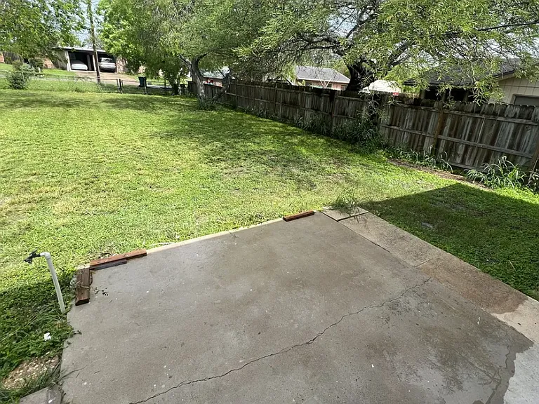 5337 Avenue C — Photo 3