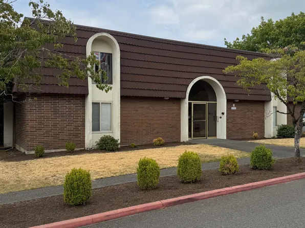 11112 NE 68th St APT 325, Kirkland, WA 98033