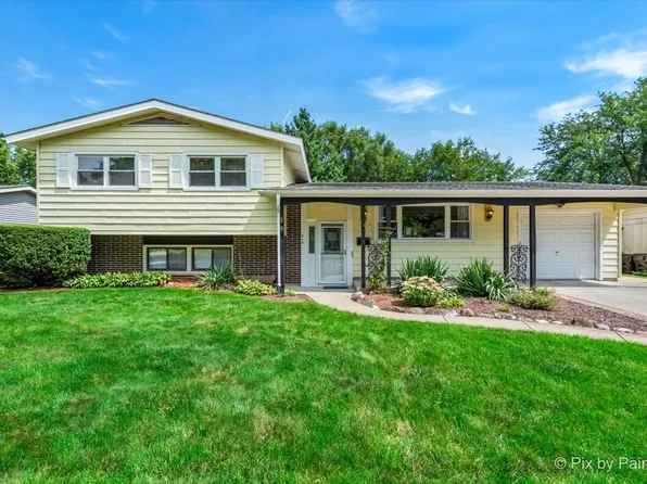 915 Cambridge Ln, Crystal Lake, IL 60014