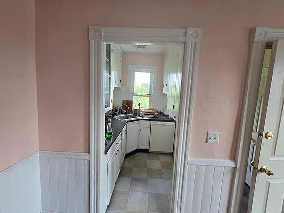 2nd image of 4 Ellery St #3