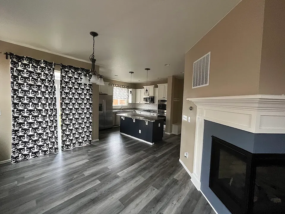 25462 E 2nd Pl
