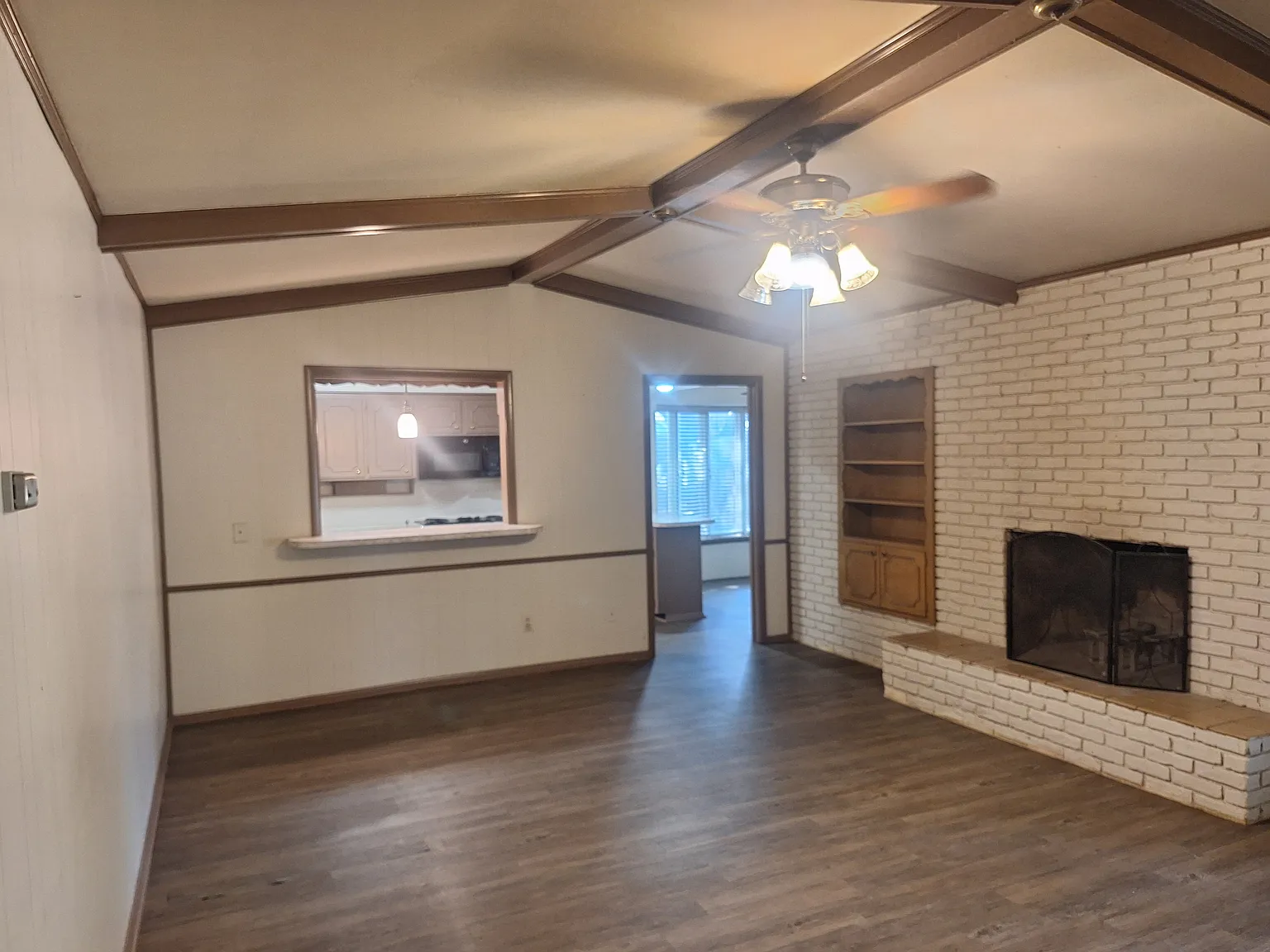 3 bed, 2526 sqft, $2,025 — Photo 4