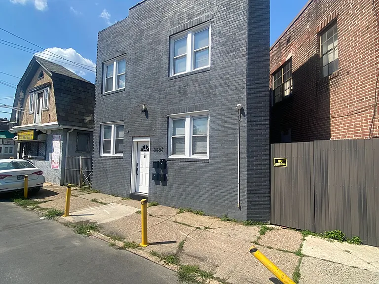 2527 Edgemont Ave — Photo 21