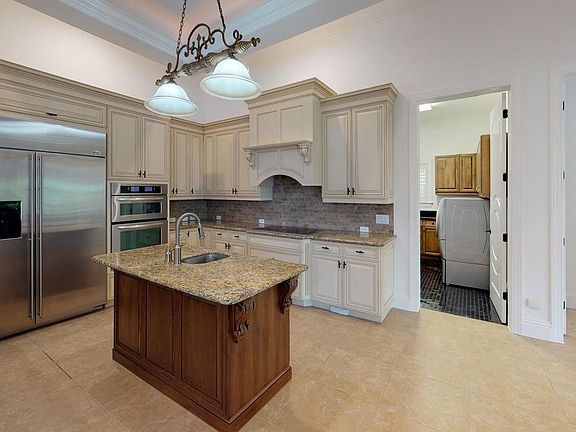5th image of 866 Elm Ct