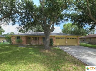 812 Duck Dr, Victoria, TX 77905