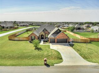 4704 Crestmere Ln, Edmond, OK 73025