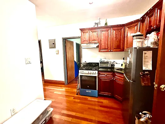 Rented by Bond New York | media 8