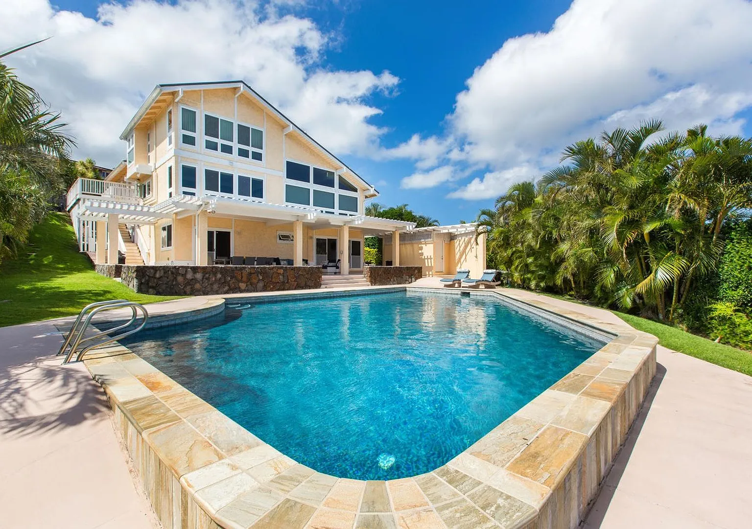 Large Tropical Modern Home w/Pool, Ocean / Koko Head Views, & A/C. Mahina Kai — Photo 1
