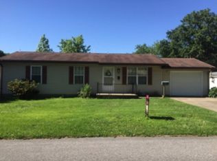 200 W Lakeview Dr, Fairfield, IL 62837