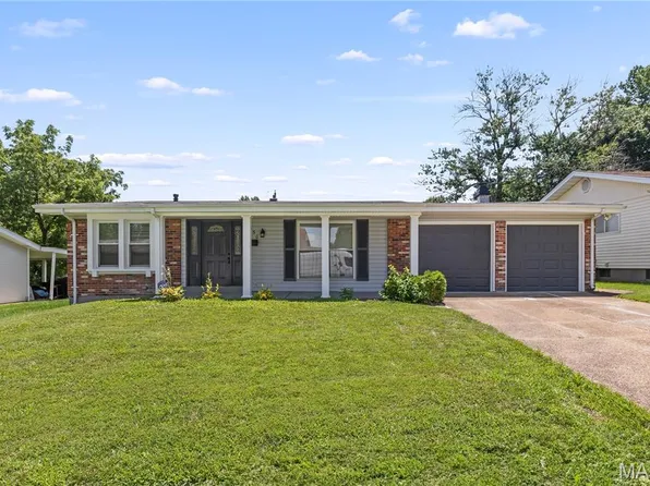 1350 Navajo Ln, Florissant, MO 63033