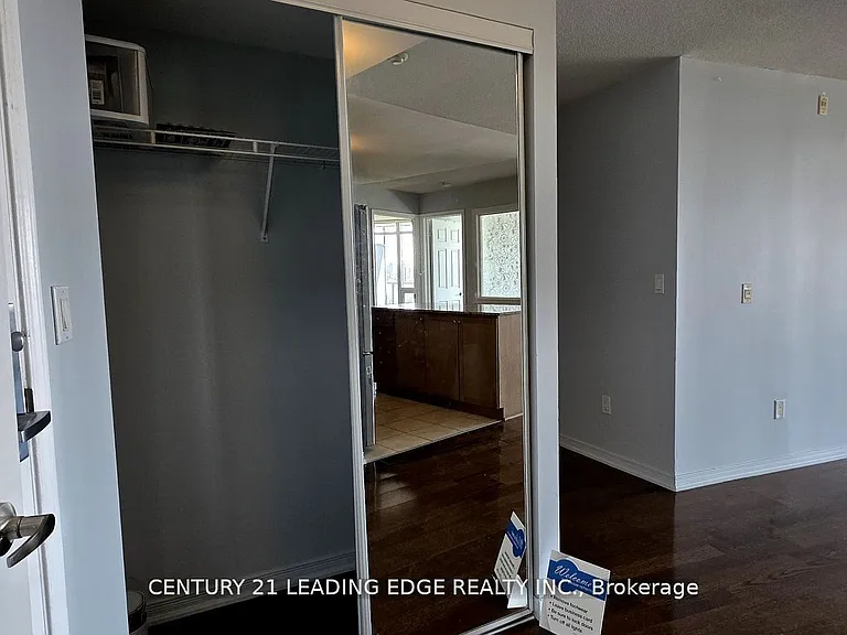 18 Valley Woods Rd #Penthouse 204 — Photo 4