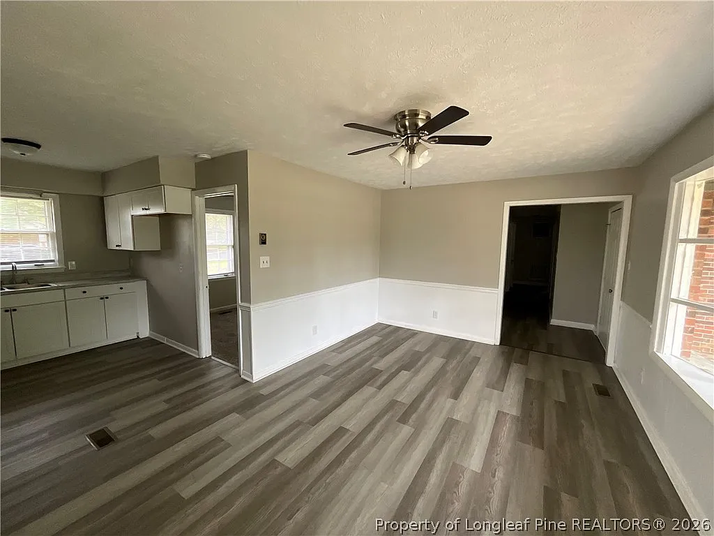 3 bed, 2.0 bath, 1385 sqft, $1,700 — Photo 4