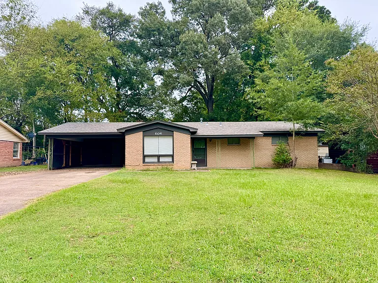604 Enfield Dr — Photo 15