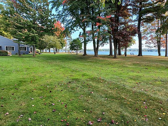 4th image of 144 N Shore Dr W