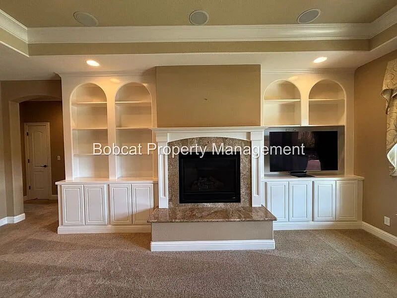 4 bed, 2.0 bath, 2719 sqft, $3,603 — Photo 4
