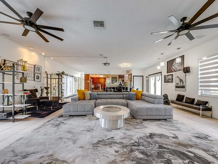 3609 SW 58th Ave — Photo 24
