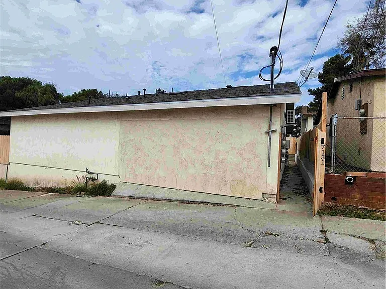 7127 Saranac St — Photo 1