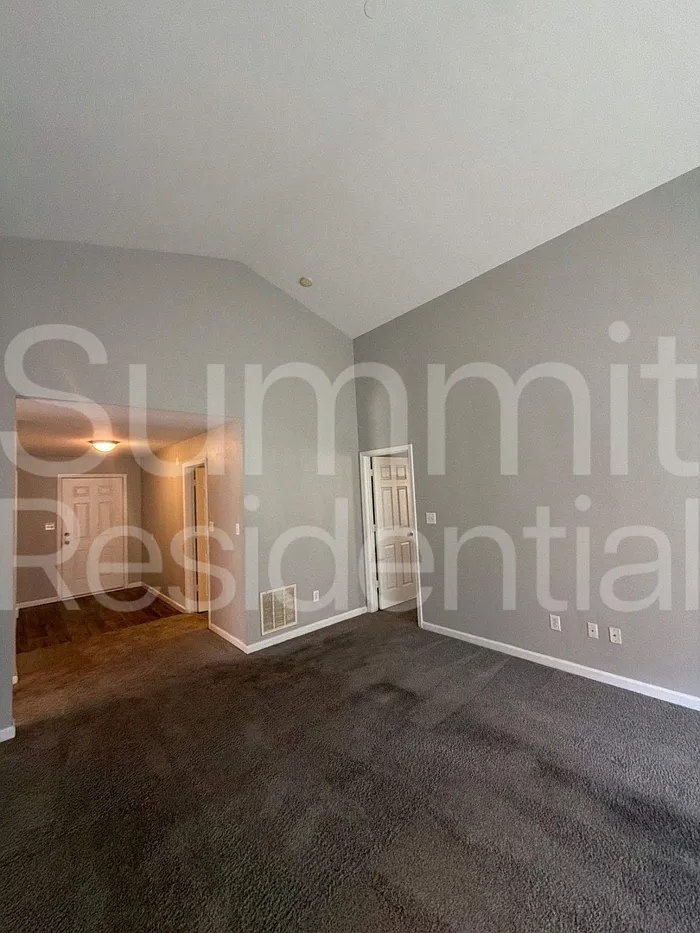 3 bed, 2.0 bath, 1104 sqft, $1,645 — Photo 3