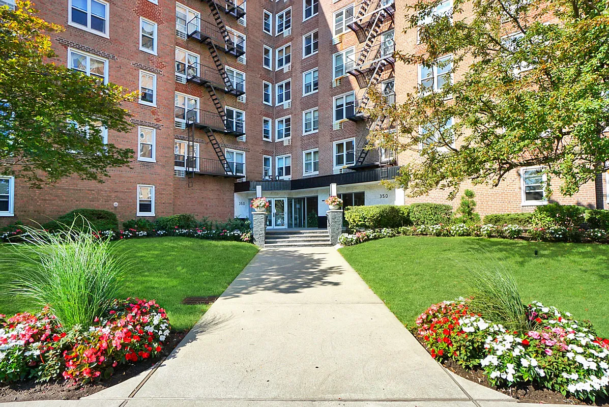 350 Richmond Ter Unit 3A  