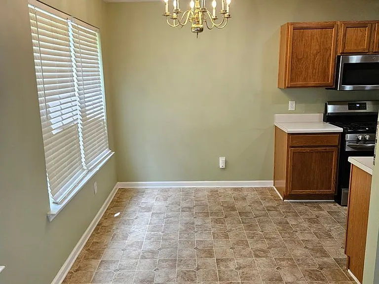 176 Oak Grove Pl — Photo 5