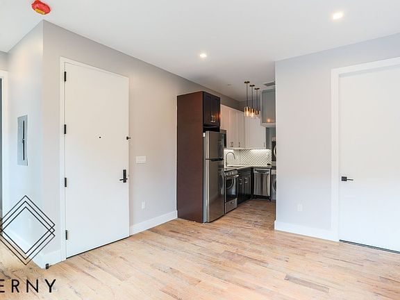 3rd image of 862 Dekalb Ave #11B