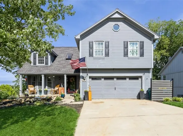 5901 Greenwood Dr, Shawnee, KS 66216